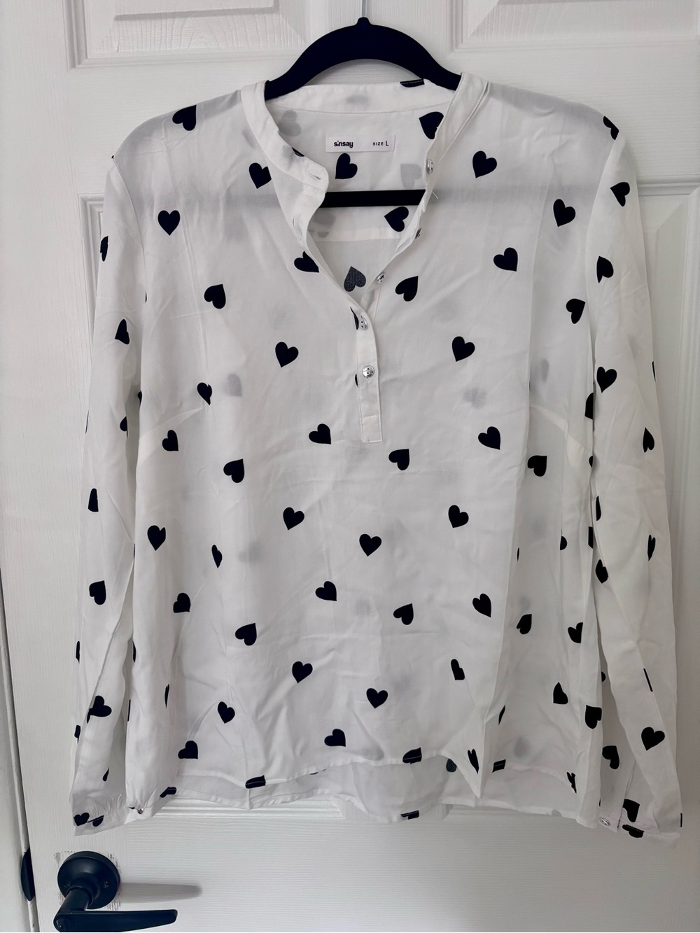 Women’s White Heart-Print Long-Sleeve Button Down Shirt